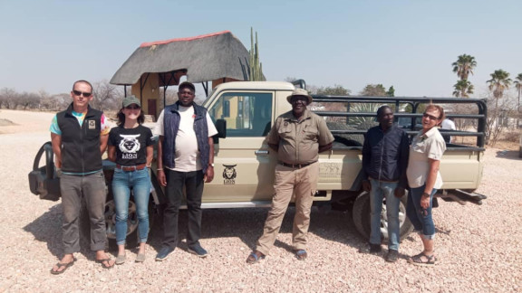 Ultimate Safaris donates vehicle to Lion Ranger program